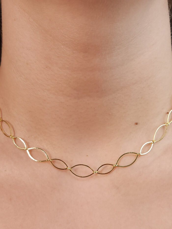 Gargantilha elos ovais vazados detalhado