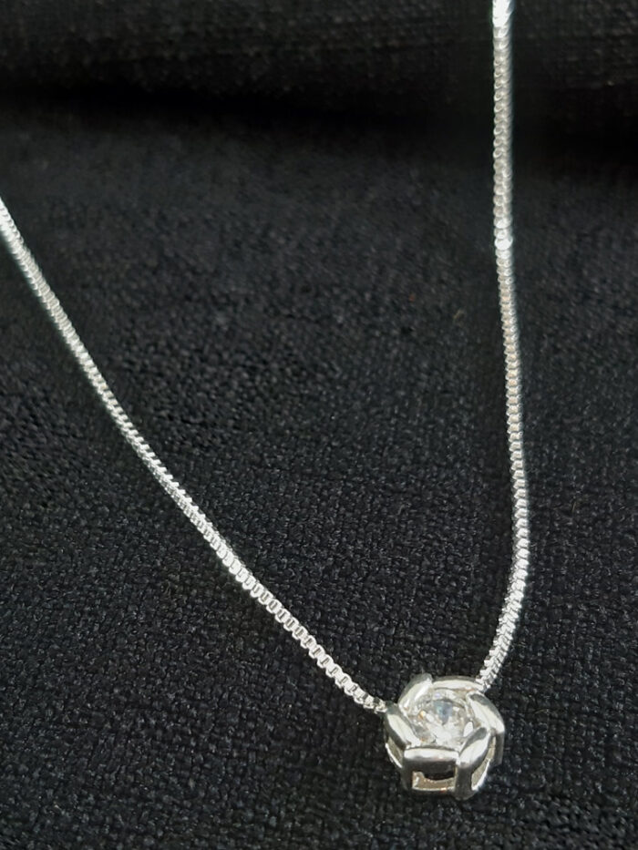 Gargantilha ponto de luz borda lisa