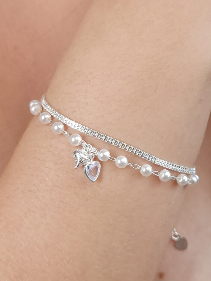 Pulseira dupla com pérolas e coração pêndulo