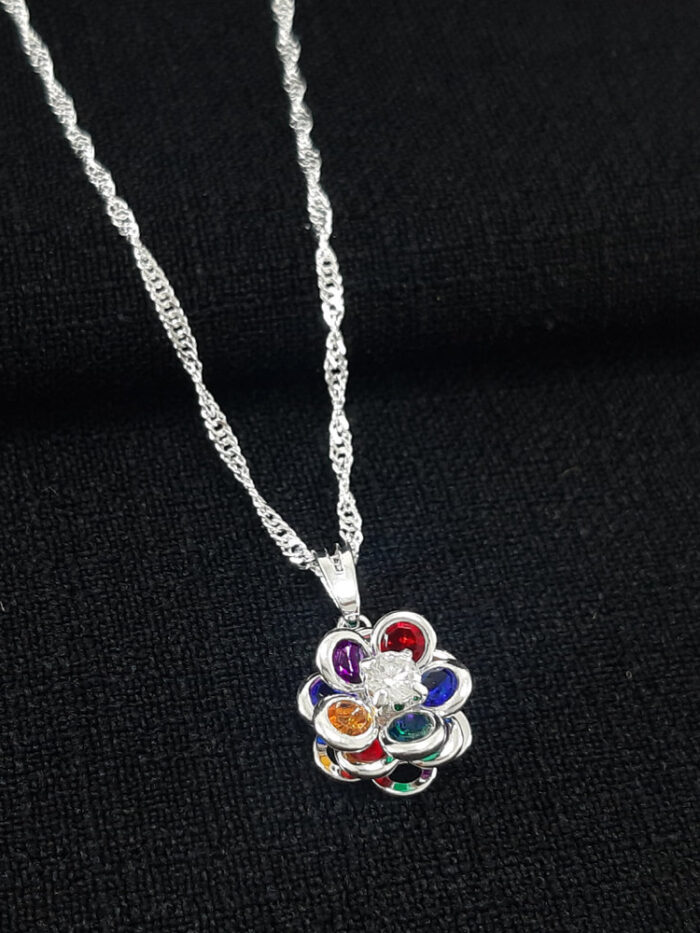 Gargantilha modelo flor colorida com ponto de luz