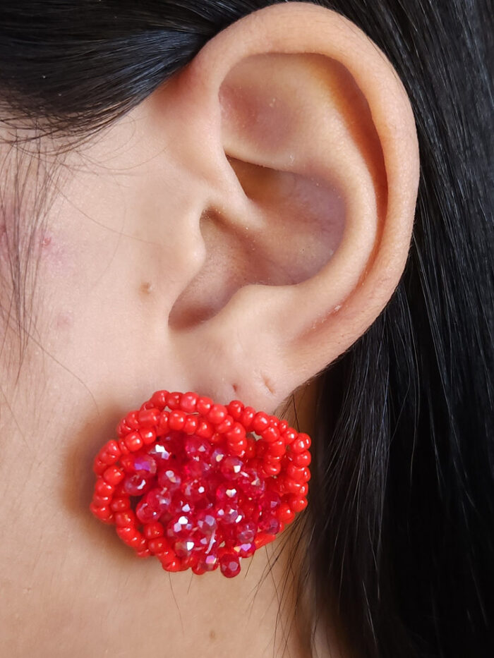 Brinco estilo flor detalhada