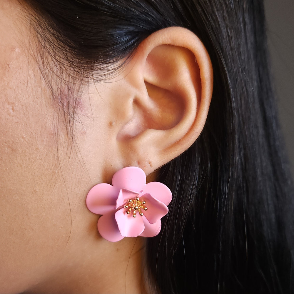 Brinco flor resinado com detalhe dourado - Imagem 10