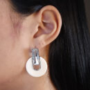 Brinco base pedra baguete com pêndulo