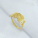 Anel vazado detalhado com folhas