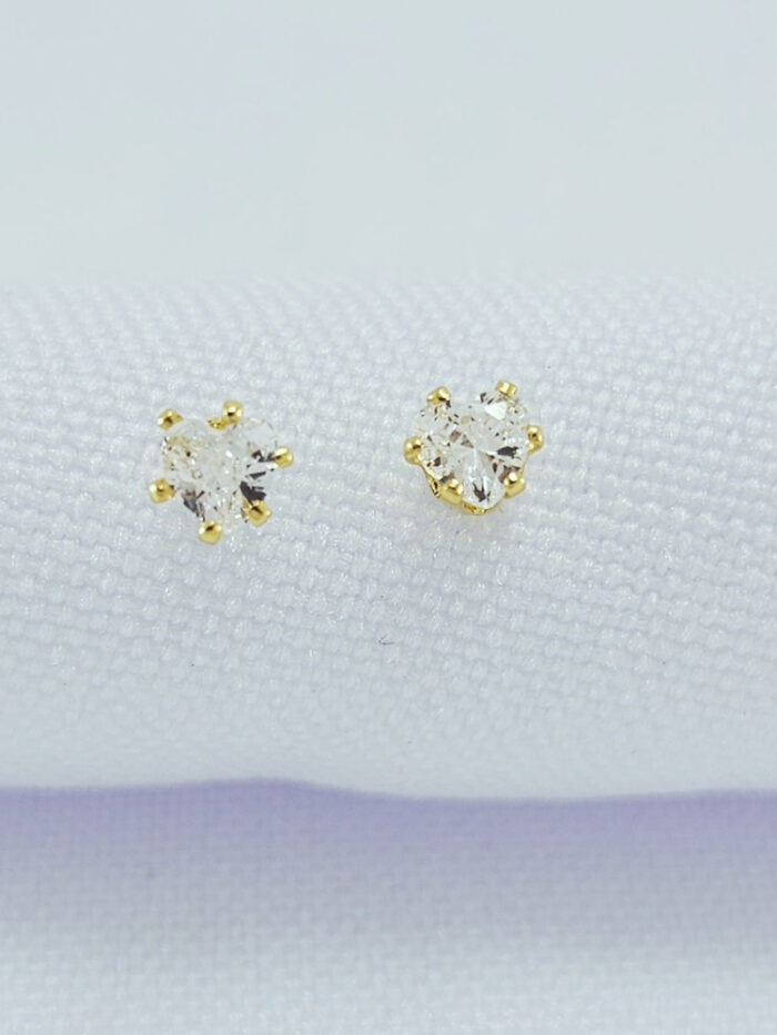 Brinco infantil ponto de luz formato coração