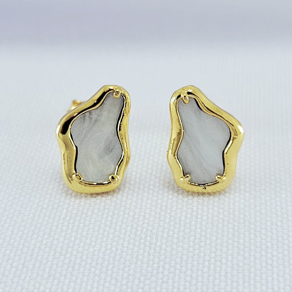 Brinco orgânico esmaltado borda lisa