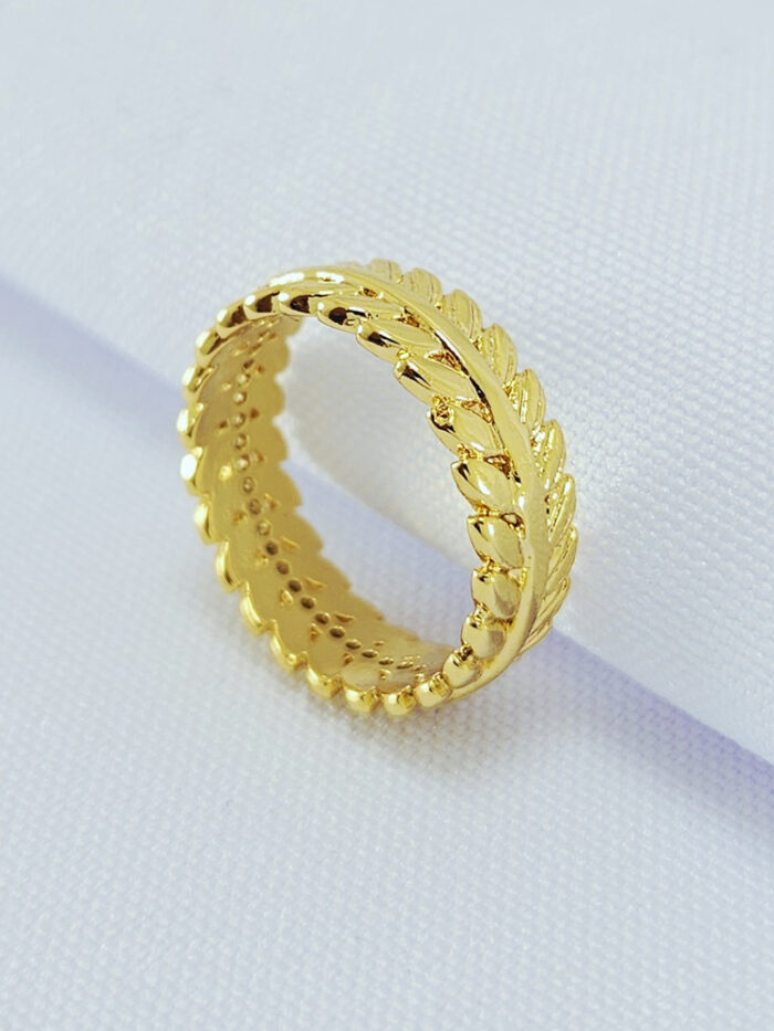 Anel folhas com detalhe cravejado