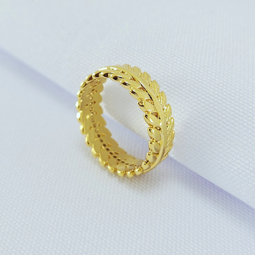 Anel folhas com detalhe cravejado