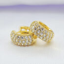 Brinco argolinha boleada cravejada