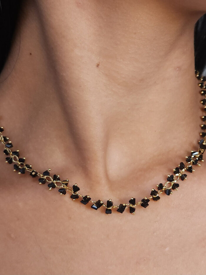 Gargantilha choker pedras pretas