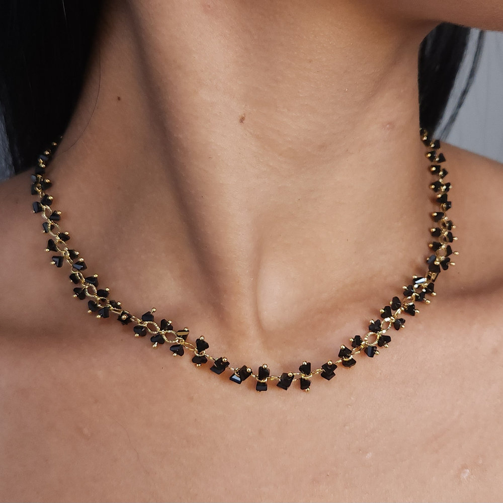 Gargantilha choker pedras pretas