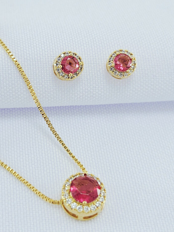 Conjunto pedra vermelho cereja com borda cravejada