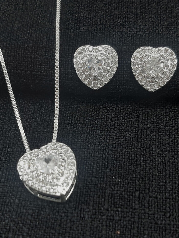 Conjunto estilo coração cravejado