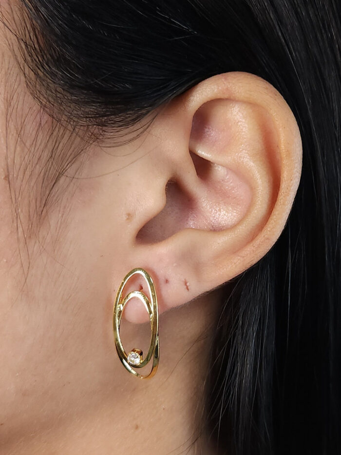 Brinco circulos ovais vazados com ponto de luz