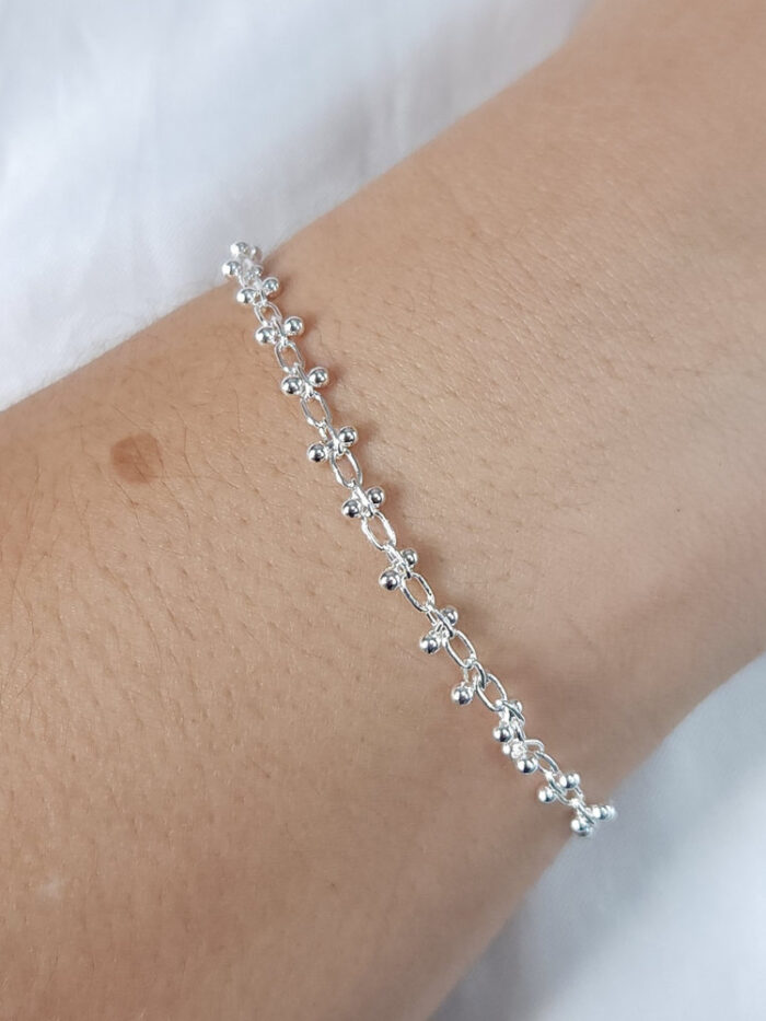 Pulseira elos vazados detalhe bolinhas duplas