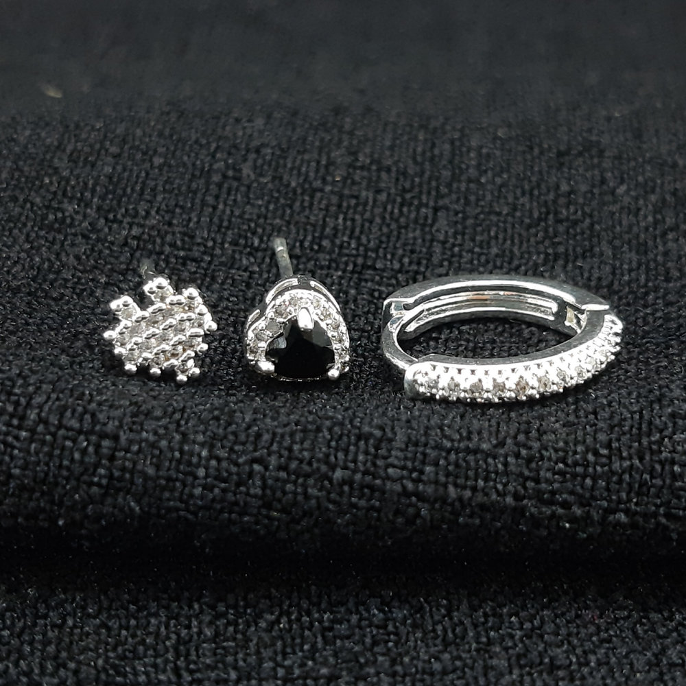 Brinco trio coração detalhado com argola cravejado - Imagem 2