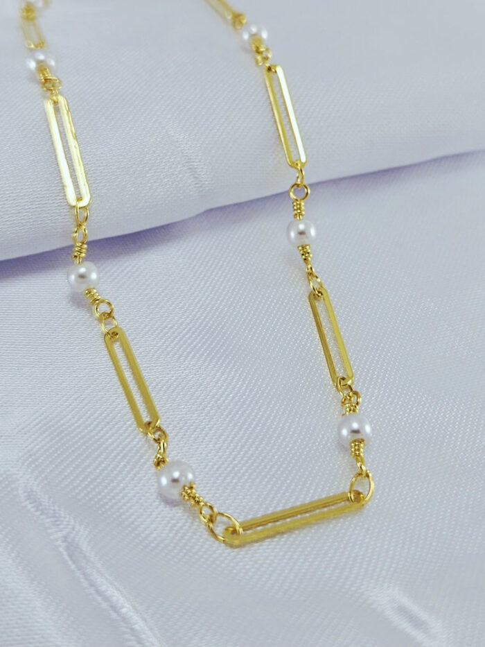 Gargantilha chocker com pérolas