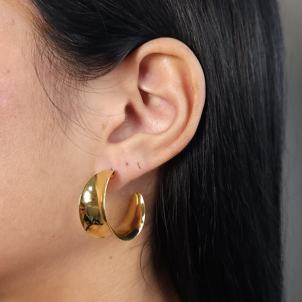 Brinco argola reversa curvada