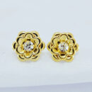 Brinco flor com detalhe cristal