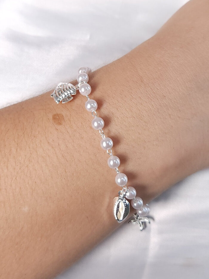 Pulseira pérolas com pêndulos peixe concha e estrela-do-mar