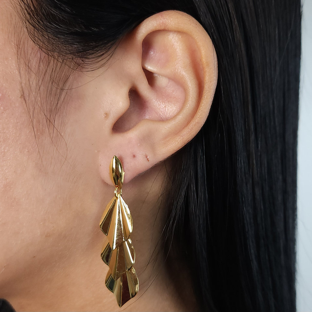 Brinco modelo folha tripla orgânica