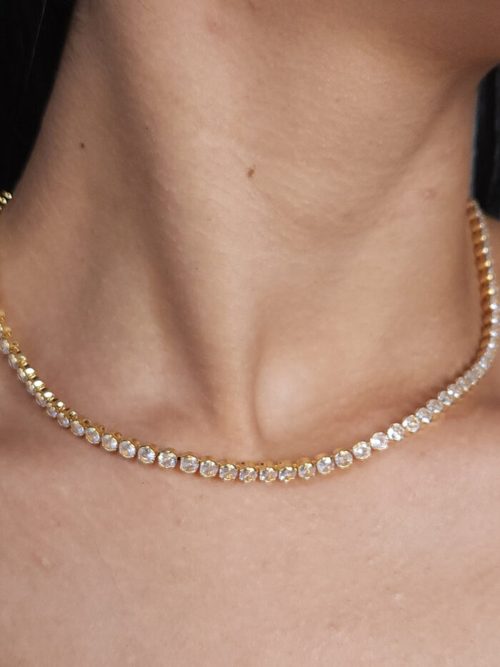 Gargantilha chocker com pedras cristal