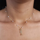 Gargantilha choker pérolas com pingente peixe
