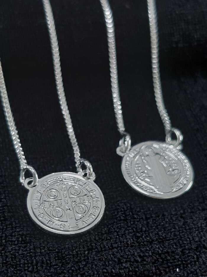 Escapulário medalha de São Bento prateada