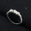 Anel pedras cristais detalhe cravejado