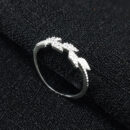 Anel folhas cravejadas