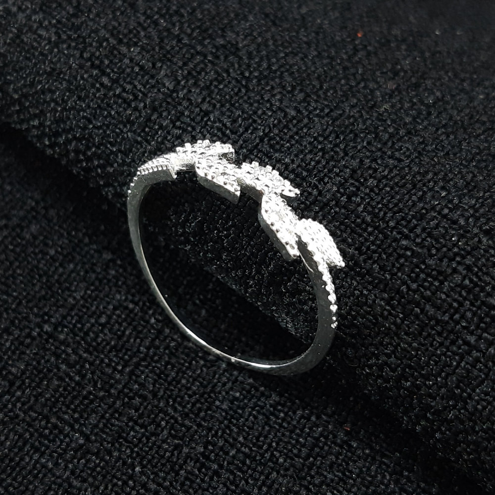 Anel folhas cravejadas