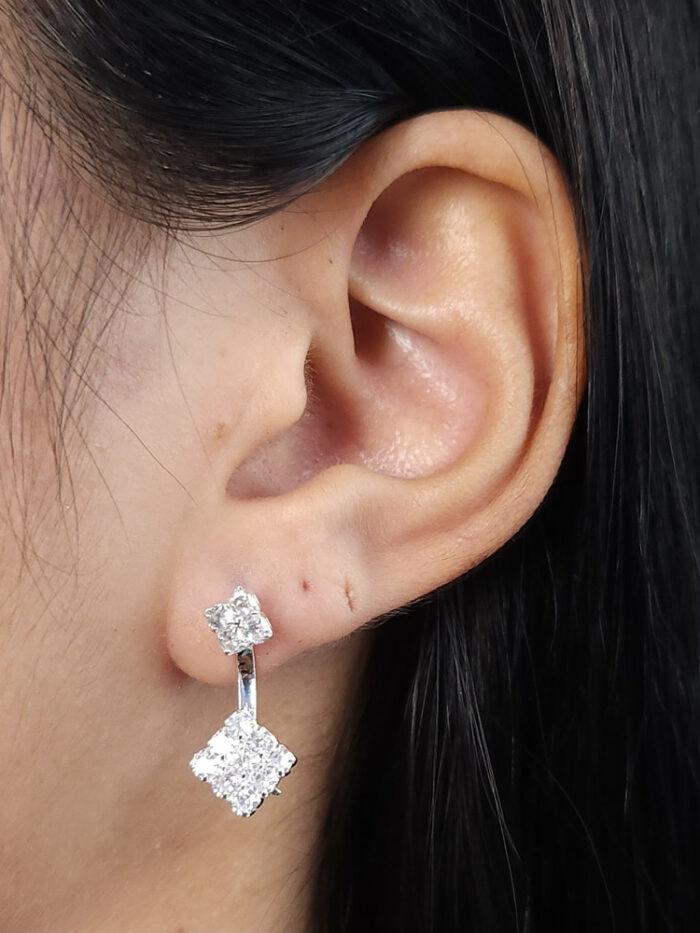 Brinco duplo quadrado com pedras cristais cravejada