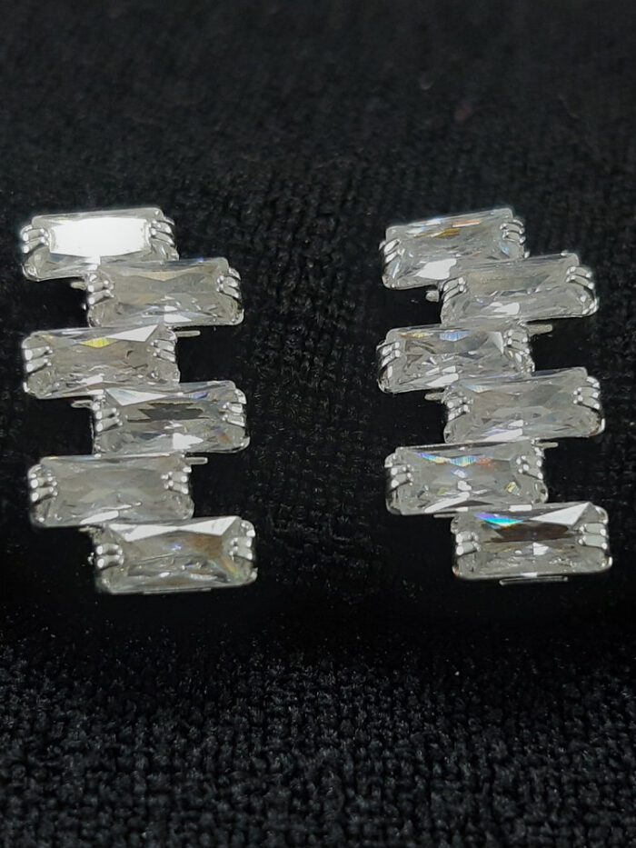 Brinco pedra baguete