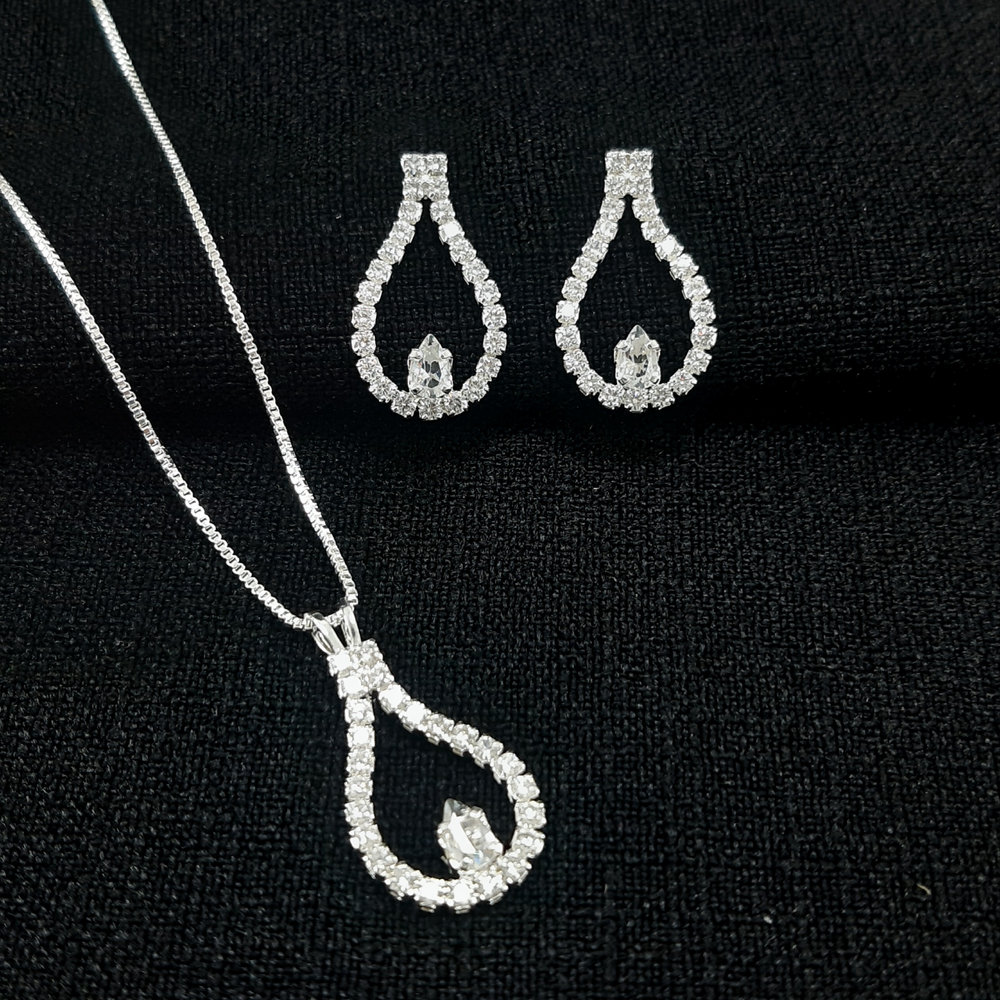 Conjunto gota cravejada detalhe ponto de luz