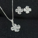 Conjunto trevo detalhado cristal