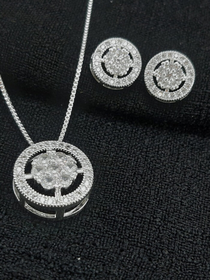 Conjunto circulo vazado cravejado