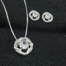 Conjunto pedra de cristal borda entrelaçada