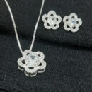 Conjunto flor fio cravejado com ponto de luz