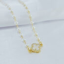 Gargantilha choker pérola com trevo borda cravejada