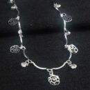 Gargantilha chocker caninho detalhe flor e ponto de luz