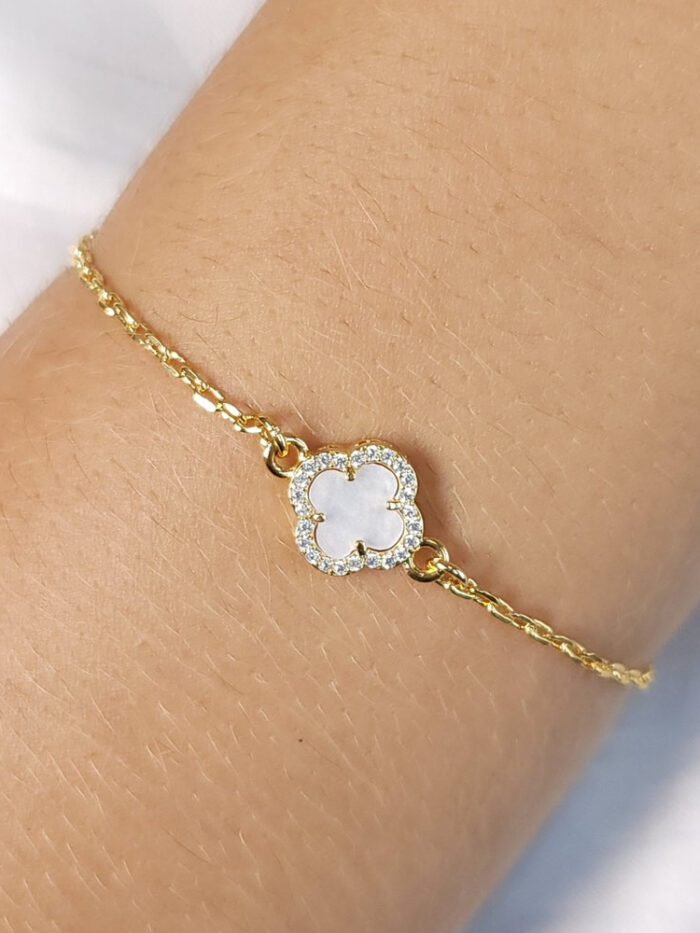 Pulseira trevo com borda cravejada