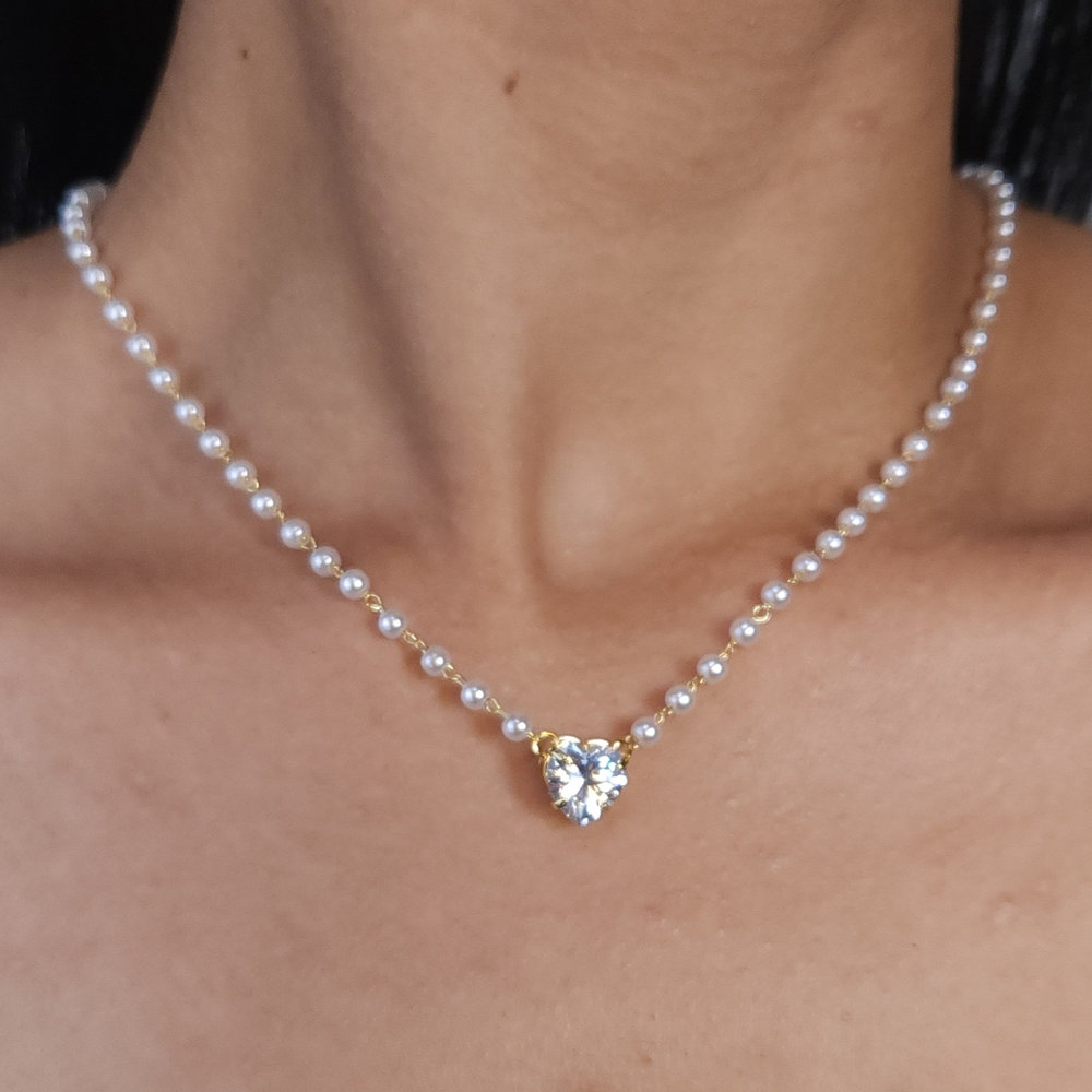 Gargantilha pérola com pingente coração cristal
