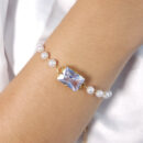 Pulseira pérolas com pedra retangular cristalina