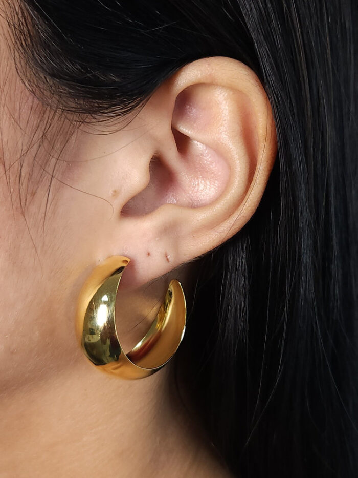 Argola faixa boleada chapeado