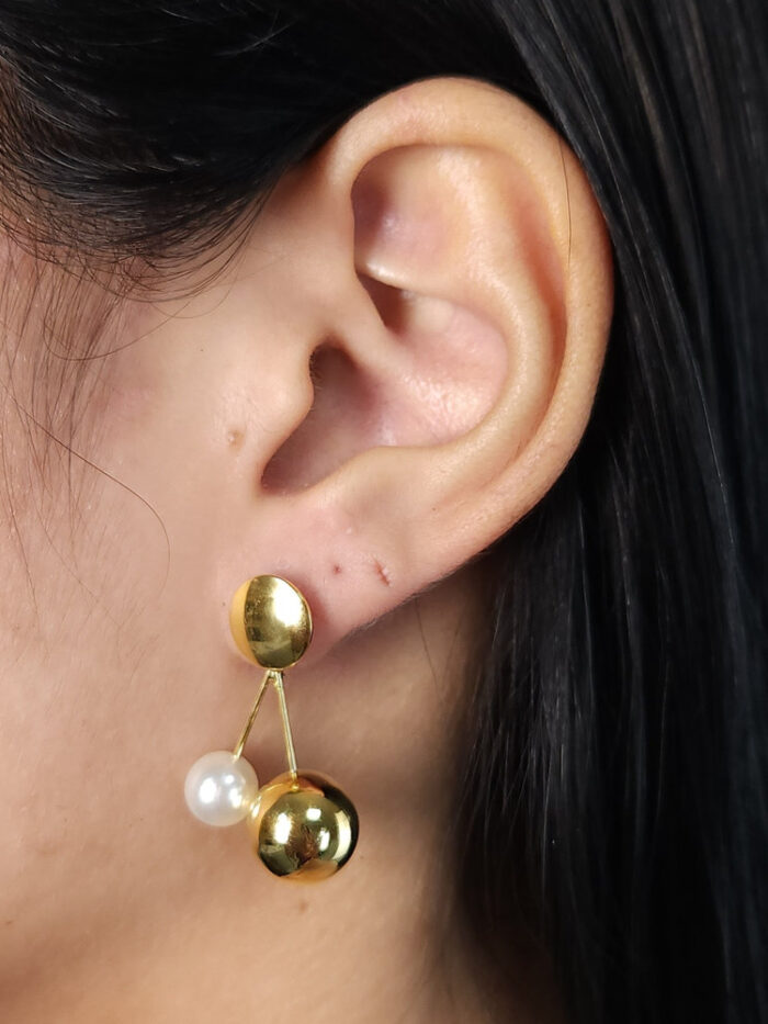 Brinco bola dupla lisa com pérola