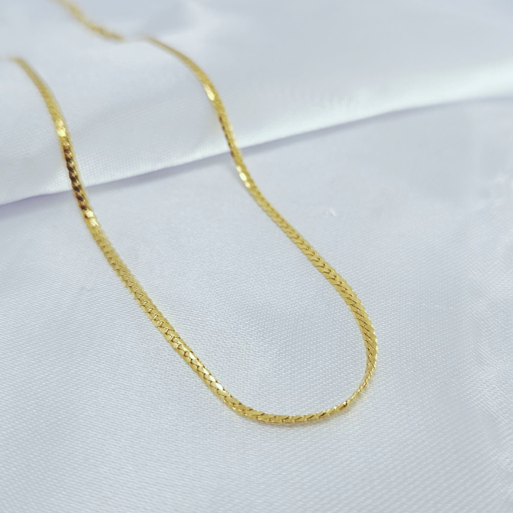 Gargantilha chocker malha fina detalhada