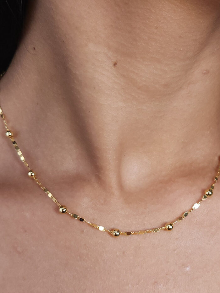 Gargantilha choker elos piastrine com bolinhas lisas