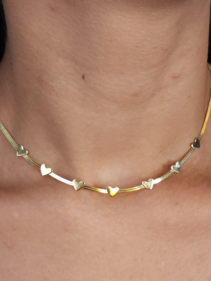 Gargantilha chocker com corações liso