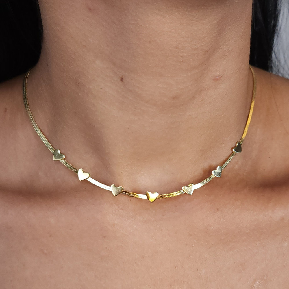 Gargantilha choker com corações liso