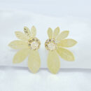 Brinco pétalas chapeado com pedra cristal